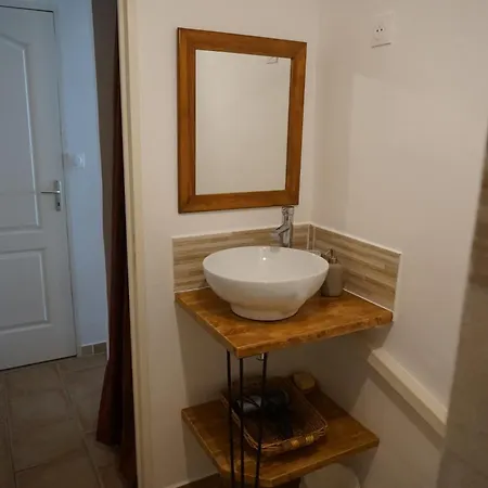 Les Cigales Apartment *